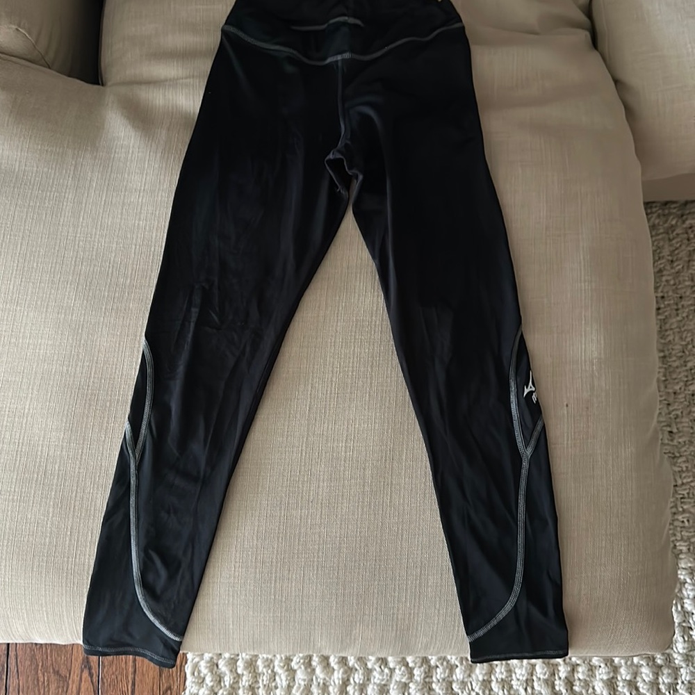 Mizuno leggings.